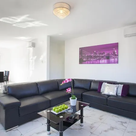 Villa 5 Star With Private Pool, 1482