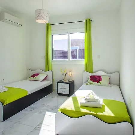 Villa 5 Star With Private Pool, 1482 Protaras