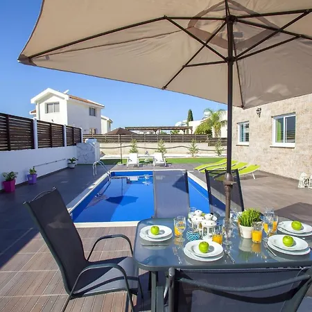 5 Star With Private Pool, 1482
